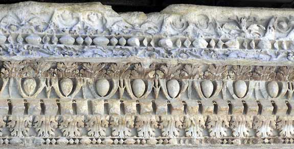 Cornice ionica, da Roma, Arco degli Argentari