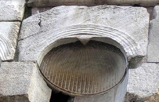 Soffitto cupolato a conchiglia, da Roma, arco di Giano
